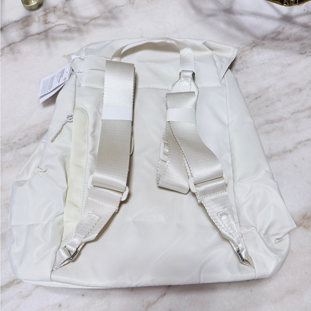 Lululemon Drawstring Bucket Backpack 10 Liter Lig… - image 8